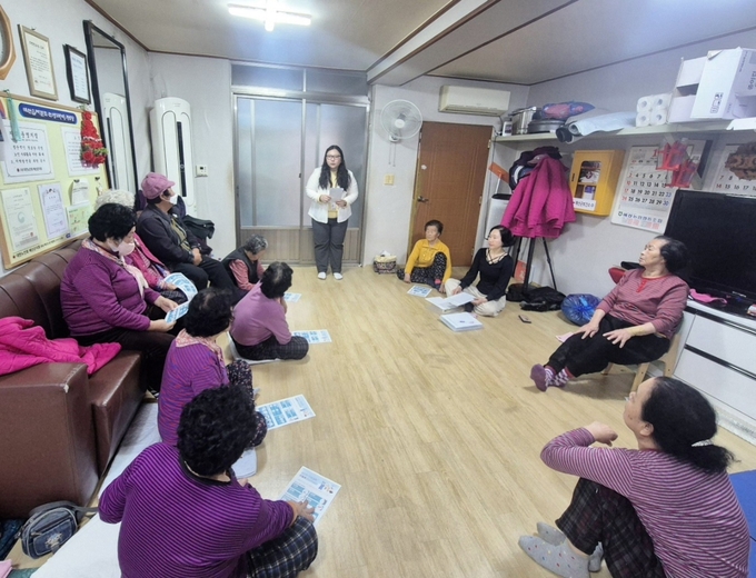 .경로당 한랭질환 예방 보건교육 사진