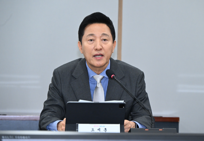 오세훈 서울시장이 11일(수) 오전 비상경제회의(관광분야 간담회)에서 모두발언을 하고 있다.