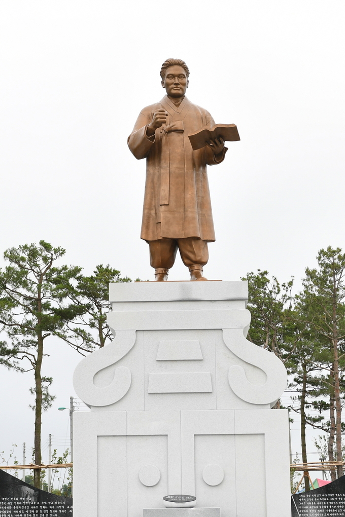 매헌 윤봉길의사 나라사랑공원 동상 모습