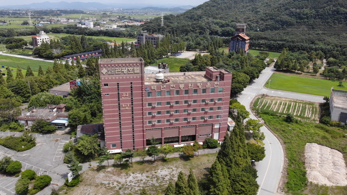덕산온천관광호텔 전경