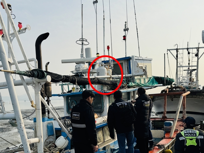 지난 14일 군산내항에서 유관기관과 합동으로 점검에 나섰으며 해당 선박은 액화석유가스(LPG 등)는 직사광선을 받지 않~