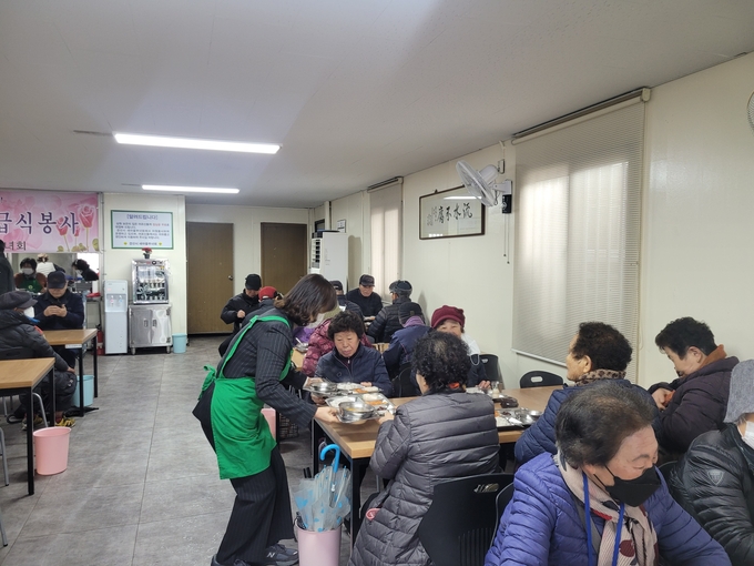 진량읍새마을부녀회 사랑의 무료급식 봉사 실시