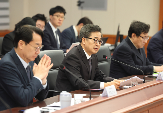  6일 오전 오토랜드 화성에서 열린 기아 PBV 업무협약 및 현장 간담회 김동연 경기도지사가 인사말을 하고 있다