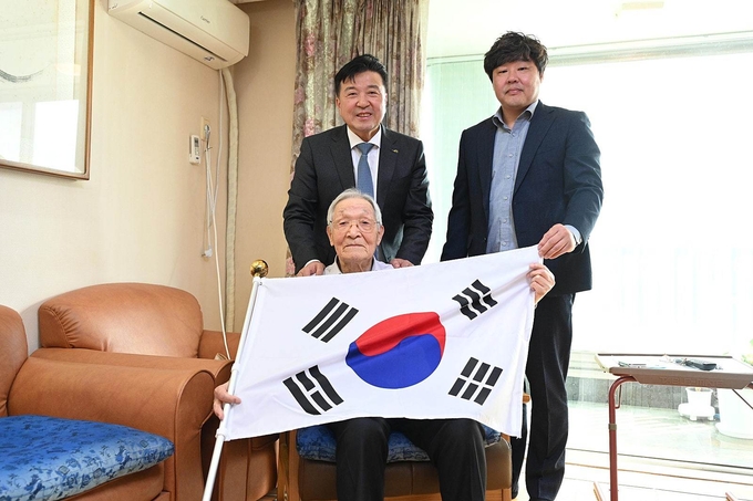 최재구 군수 보훈가족 위문 모습