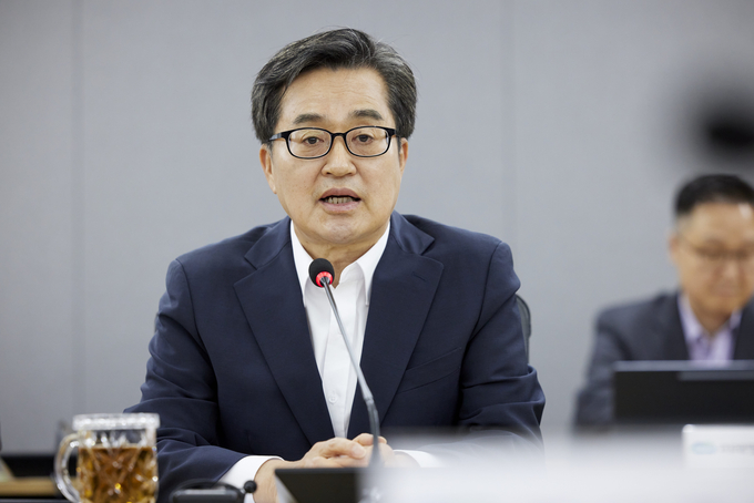 29일 오후 경기도청 서희홀에서 열린 도정점검회의에서 김동연 경기도지사가 인사말을 하고 있다.