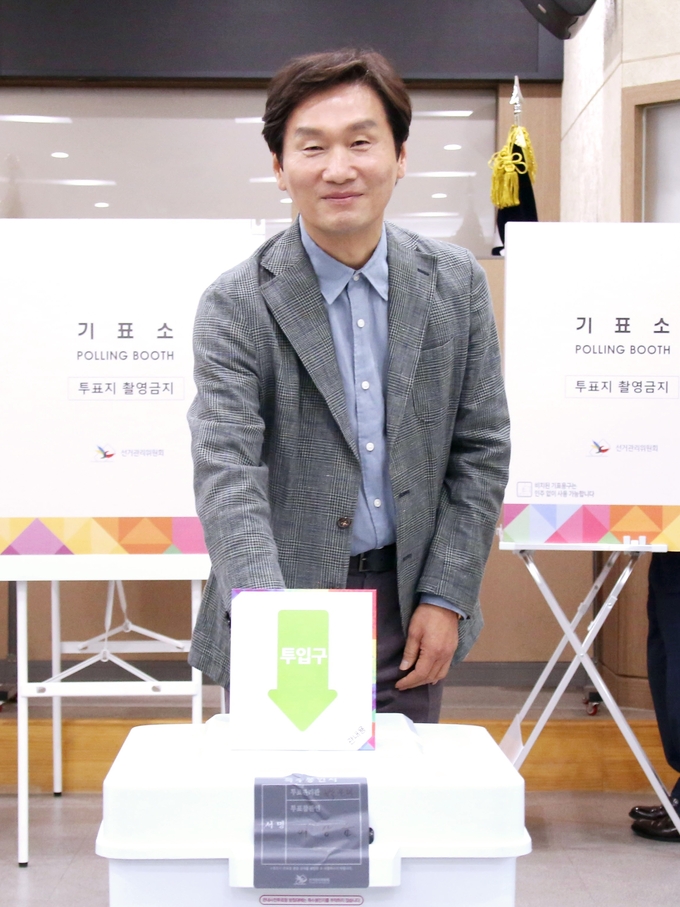 투표 참여 독려 위해 사전투표 참여, "모든 시민 소중한 한 표 꼭 행사하길“ 