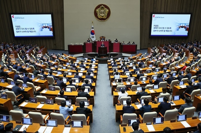 이재명 대통령이 26일 오전 서울 여의도 국회에서 열린 제426회국회(임시회) 제2차 본회의에서 2025년도 제2회 추가경정예산안에 대한 정부의 시정연설을 하고 있다. 2025.6.26(ⓒ뉴스1)