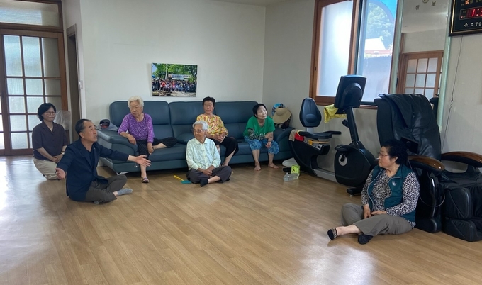 용성면장, 폭염대비 관내 경로당 방문 어르신 안부 확인