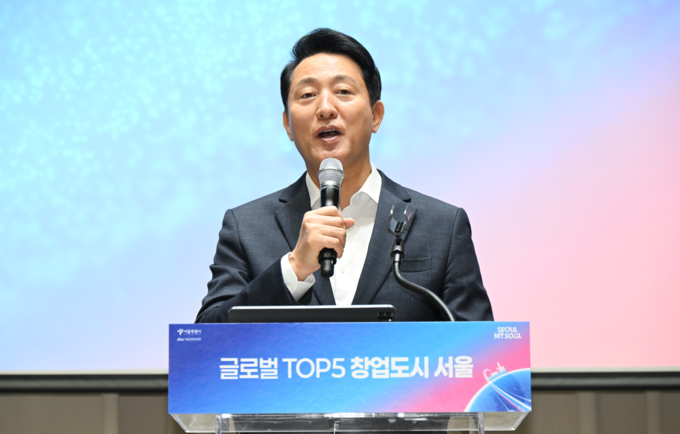 오세훈 서울시장이 12일(화) 오전 ‘2025 Startup Seoul 홍보대사 및 Try Everything 홍보단’ 위촉식에서 축사하고 있다.