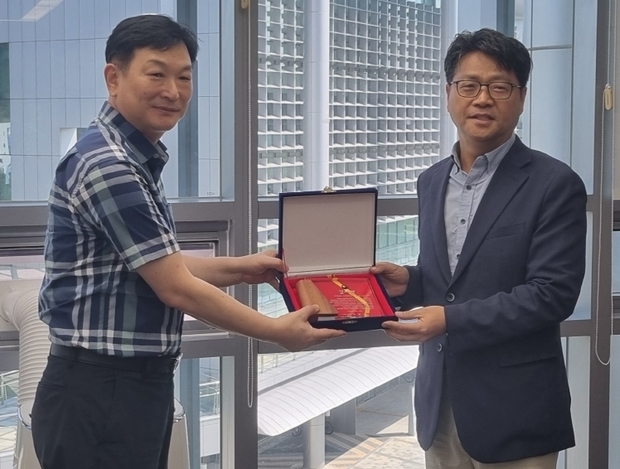 충남도 신동헌 자치안전실장 기상청 감사패 수상