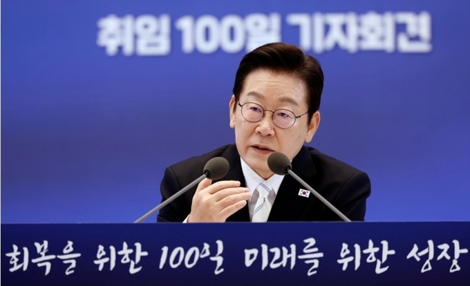 이재명 대통령이 11일 청와대 영빈관에서 열린 취임 100일 기자회견 '회복을 위한 100일, 미래를 위한 성장'에서 답변하고 있다. 2025.9.11(사진=연합뉴스)