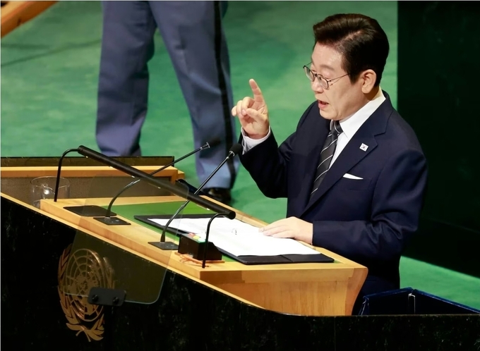 이재명 대통령이 23일(현지 시각) 미국 뉴욕 유엔본부 총회장에서 기조연설을 하고 있다./연합뉴스