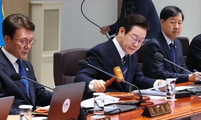 이재명 대통령이 30일 용산 대통령실에서 열린 제44회 국무회의 개회 선언을 하고 있다. 대통령실사진기자단