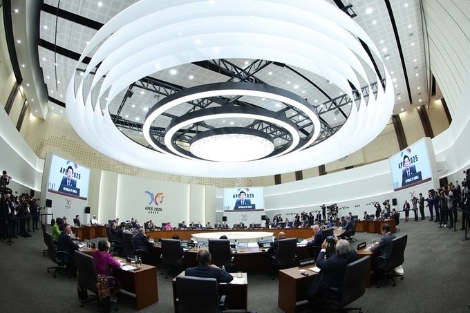 이재명 대통령이 31일 경주화백컨벤션센터(HICO)에서 열린 2025 아시아태평양경제협력체(APEC) 정상회의 제1세션을 주재하고 있다. 2025.10.31(사진=연합뉴스)