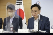 촘촘하고 두터운 취약계층 보호…코로나 대응은 표적방역