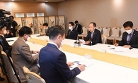 추 부총리 “규제지역 과감히 해제…실수요자 내집마련 규제 완화”