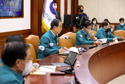 중국발 입국 전후 코로나 검사 의무화…항공기 추가 증편 잠정 중단