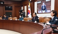 추 부총리 “반도체 경기 반등 없으면 당분간 수출 회복 어려워”