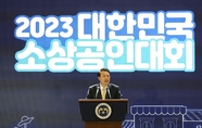 대통령 “소상공인 저리융자 자금, 내년 예산에 4조 원 반영”