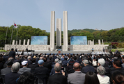 한 총리 “세계가 인정한 4·19혁명…반듯한 나라 만드는 데 최선”