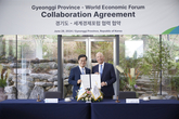 김동연, 세계경제포럼(WEF) 클라우스 슈밥 회장 만나 “코너에 선 한국. 4차 산업혁명센터 통해 다른 나라 앞서 나갈 것”