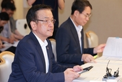 경제부총리 “대외환경 변화에 선제 대응…수출회복 모멘텀 유지”