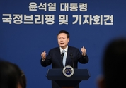 윤 대통령 “연금 지급 보장, 법에 명문화…자동 안정장치도 도입”