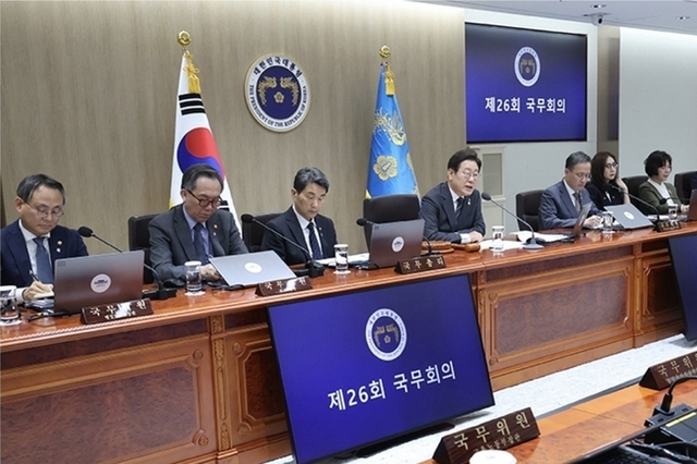 이 대통령 "이제 국가 재정 사용할 때…경기침체 심해 정부 역할 필요"