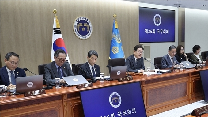 이 대통령 "이제 국가 재정 사용할 때…경기침체 심해 정부 역할 필요"