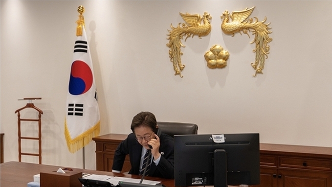 이 대통령, 싱가포르 총리와 통화…"전략적 동반자 관계수립"