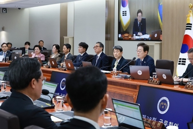 이 대통령 "선출 권력에 의해 국민 주권 발현…국회 존중하길"