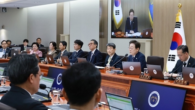 이 대통령 "선출 권력에 의해 국민 주권 발현…국회 존중하길"