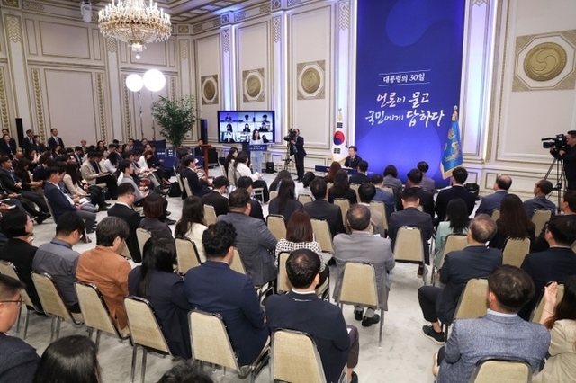 이 대통령 "민생회복지원금, 효과 높을 것…소비 진작 마중물 기대"