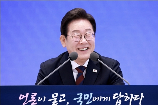 이 대통령 "한미 공조 바탕으로 북한 관계 개선…대화 단절은 바보짓"