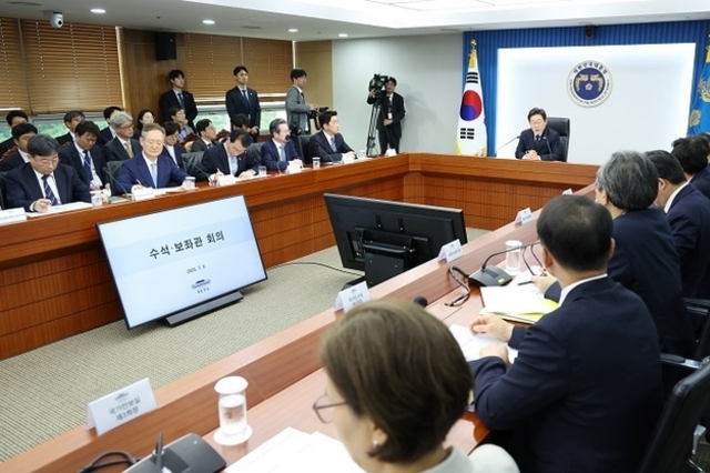 이 대통령 "모든 수단 동원, 주식시장 건전화…한국증시 밸류업 속도"