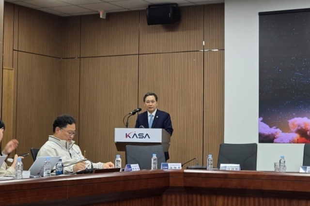 "달을 우주 경제 기반으로"…2054년 우주탐사 로드맵 공개