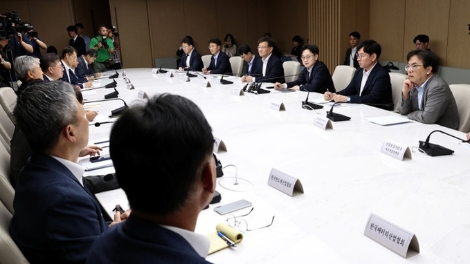 산업장관, "한미 관세협상 타결, 불리하지 않는 경쟁조건 확보"