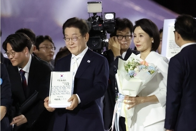이 대통령 "주권자의 충직한 일꾼으로서 오직 국민만 믿고 직진"