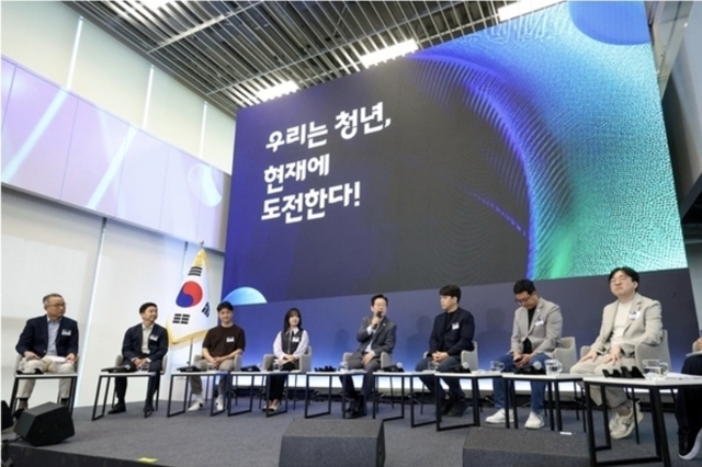 청년 스타트업 만난 이 대통령 "실패하더라도 차별받지 않도록 지원"