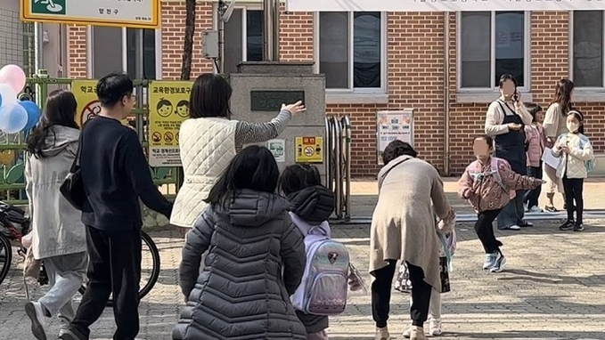 공무원 육아휴직 '12세 자녀'로 확대…육아친화적 공직문화 조성