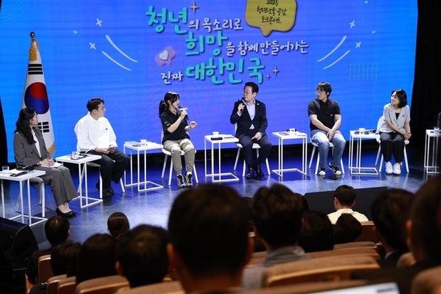 청년들 만난 이 대통령 "새 정부가 할 일은 기회를 많이 만드는 것"