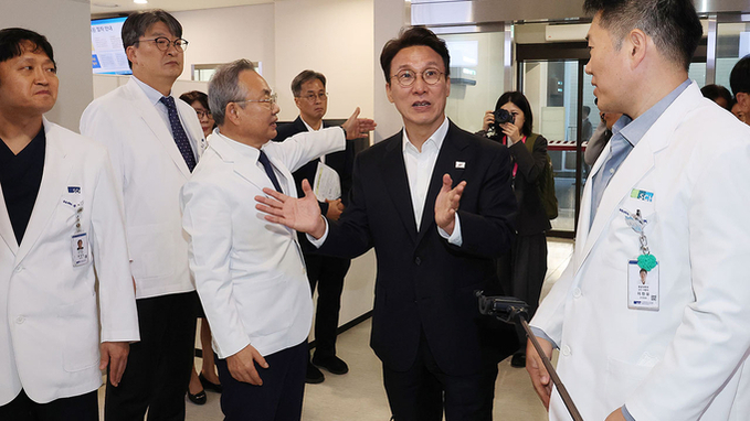 김민석 국무총리, 추석 연휴 대비 응급의료 현장점검