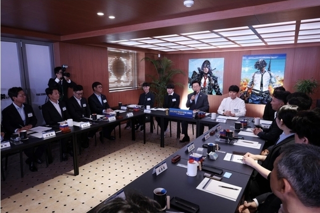 이 대통령 "게임산업, 국부 창출과 일자리 마련 기회로 만들자"
