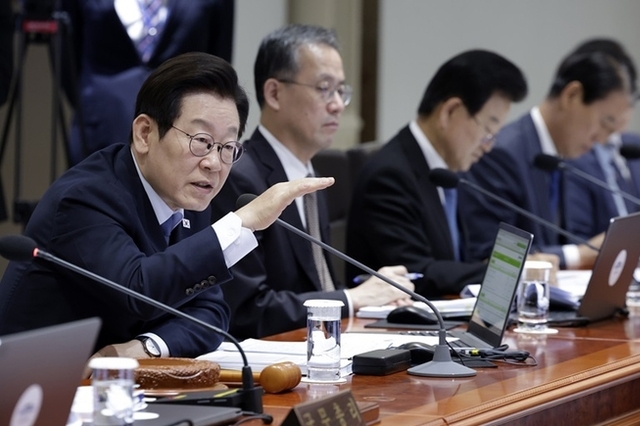 이 대통령 "국민 경제 왜곡하는 투기 차단 총력"…각 부처에 주문