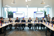 미국서 첨단 산업분야 한국인 차세대 리더들 만난 김동연, 협업 방법 묻는 질문에 “제가 직접 소통 하겠다”며 적극 협력 강조