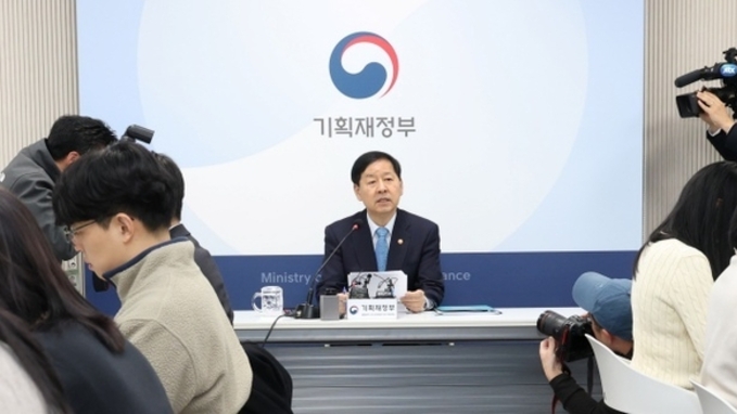 구윤철 부총리 "외환시장 변동성 지나치면 단호히 대처"