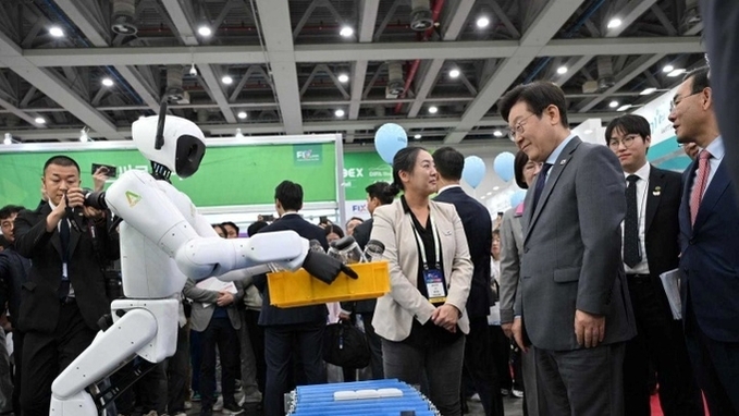 로봇과 일하고 UAM으로 이동, 자율주행 완성…산업 르네상스 열린다