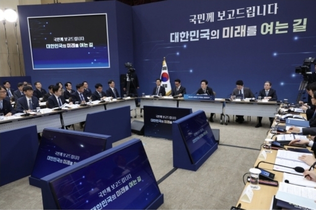 방미통위 첫 업무보고…허위조작정보·온라인 불법행위 대응 강화