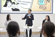 김동연 ‘웹툰 도시’ 부천 방문, ‘공포의 외인구단’ 경험 소개하며 “만화는 상상력의 원천” “웹툰 산업 더 지원 계기”
