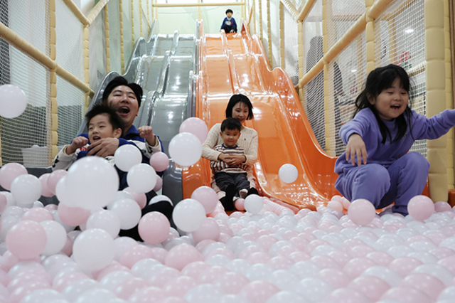 내년부터 아동수당 연령 단계적 확대…통합돌봄 전국 시행